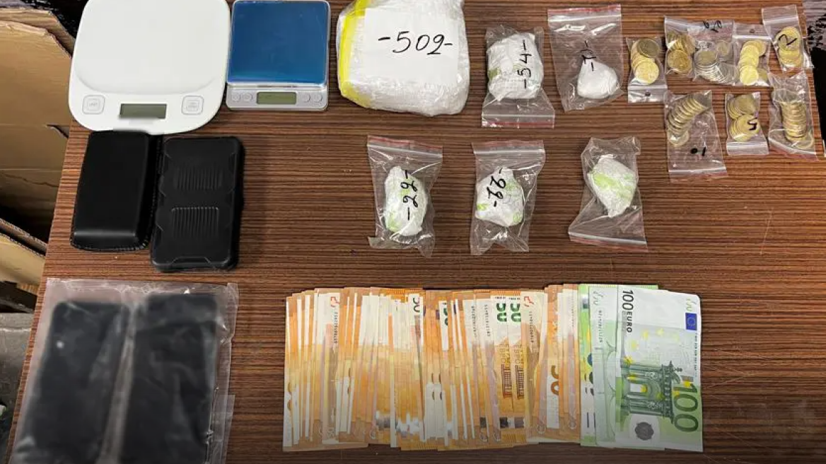 Συνελήφθησαν 2 άτομα για κατοχή και διακίνηση κοκαΐνης στην Αττική