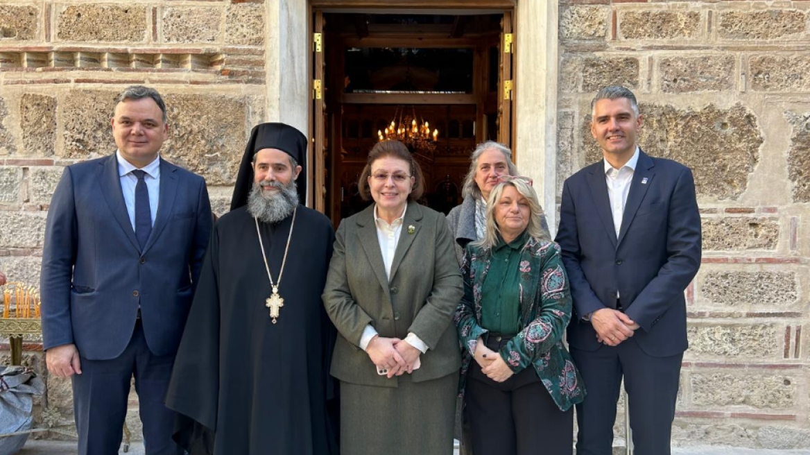 Λίνα Μενδώνη: Οι Άγιοι Θεόδωροι, μνημείο ιστορίας και πολιτισμού του 11ου αιώνα, αποδίδεται στη λατρεία