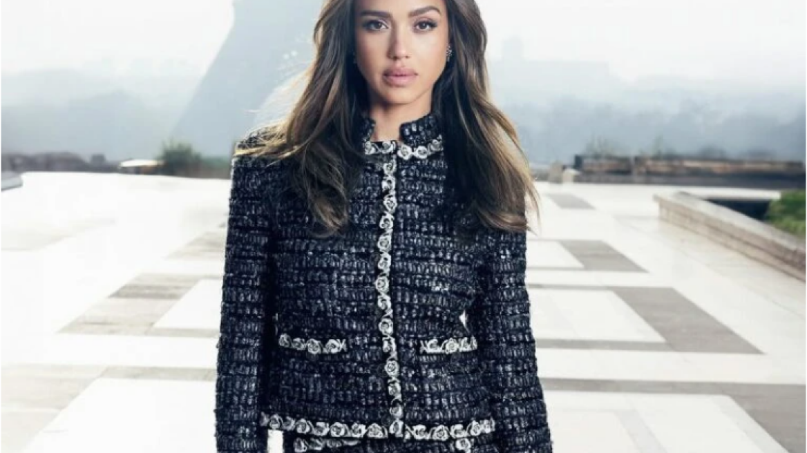 Πώς να φορέσετε μίνι φούστα με slingback γόβες σύμφωνα με την Τζέσικα Άλμπα 