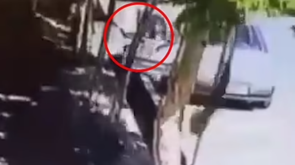 Άγριο έγκλημα στο Ιράν: Πατέρας σκότωσε την 18χρονη κόρη του επειδή αποκάλυψε στη σύζυγό του ότι την απατά - Δείτε βίντεο