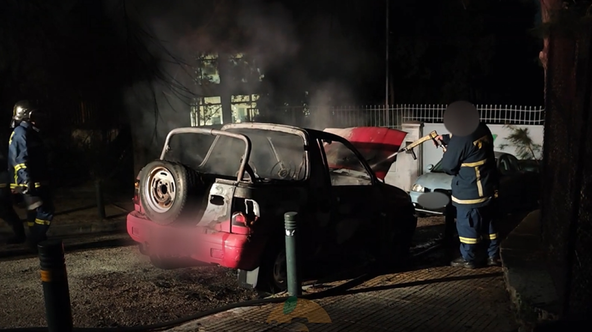 Παγκράτι: Μυστήριο με σορό άνδρα μετά από φωτιά σε αυτοκίνητο - Βρέθηκε στη θέση του συνοδηγού