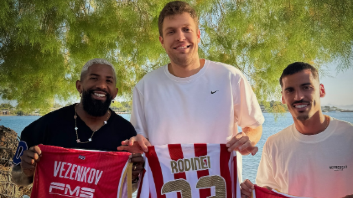 Ολυμπιακός: Ροντινέι, Βεζένκοφ και Τσικίνιο αντάλλαξαν φανέλες και ήπιαν φρεντάκι - Φωτογραφίες 