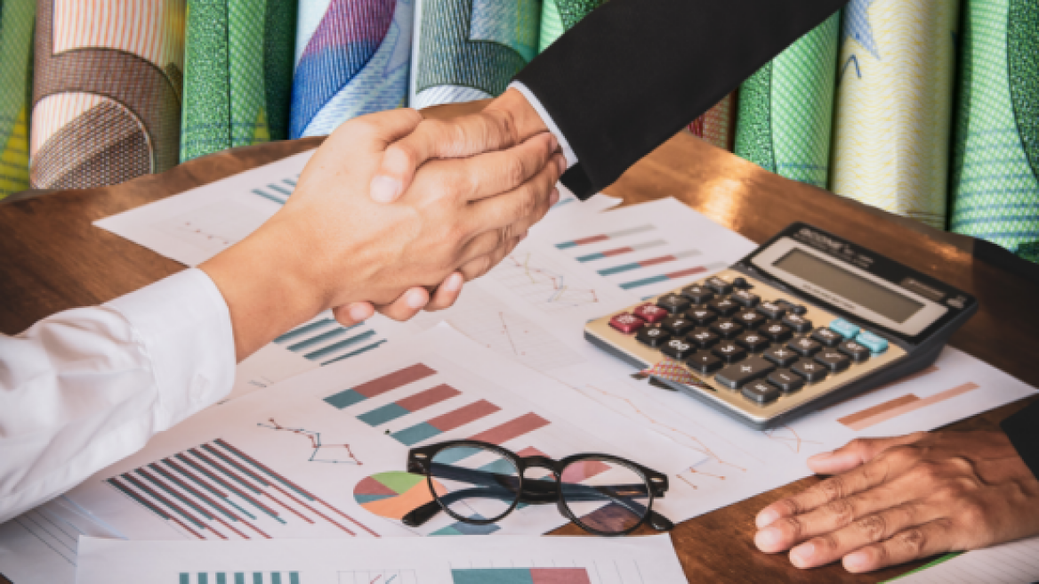 Χρυσή χρονιά για εξαγορές και συγχωνεύσεις: Η Warner Bros. βάζει την τελική πινελιά στα deals των $4,5 τρισ.