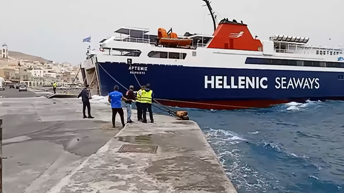 Η μάχη των καπετάνιων με τους ανέμους στις Κυκλάδες: Έδεσε με δυσκολία το «Άρτεμις» στη Σύρο, δεν τα κατάφερε το Speedrunner Jet στη Σίφνο - Δείτε βίντεο