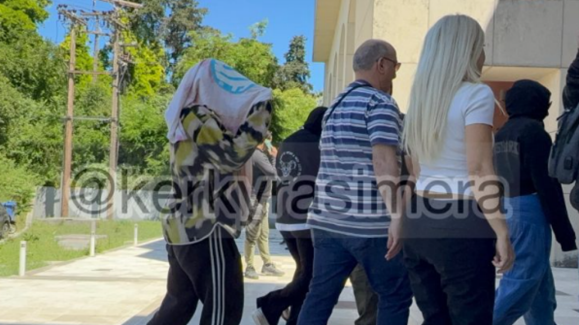 Κέρκυρα: Ένοχες οι δύο από τις πέντε Βρετανίδες που οργάνωσαν το pole dancing
