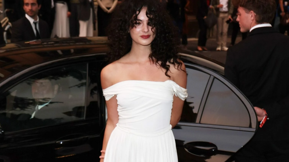 Η Ντέβα Κασέλ με total white look στη Ρώμη
