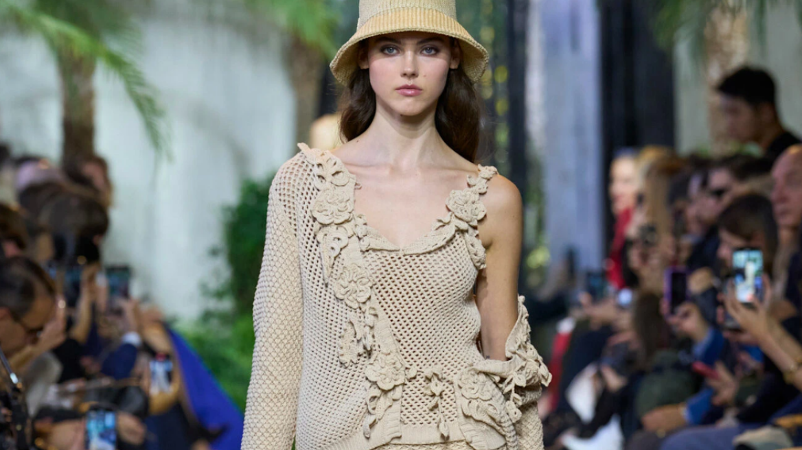 Κροσέ: Η τάση που θα προσθέσει χρώμα και υφή στα σύνολα του καλοκαιριού
