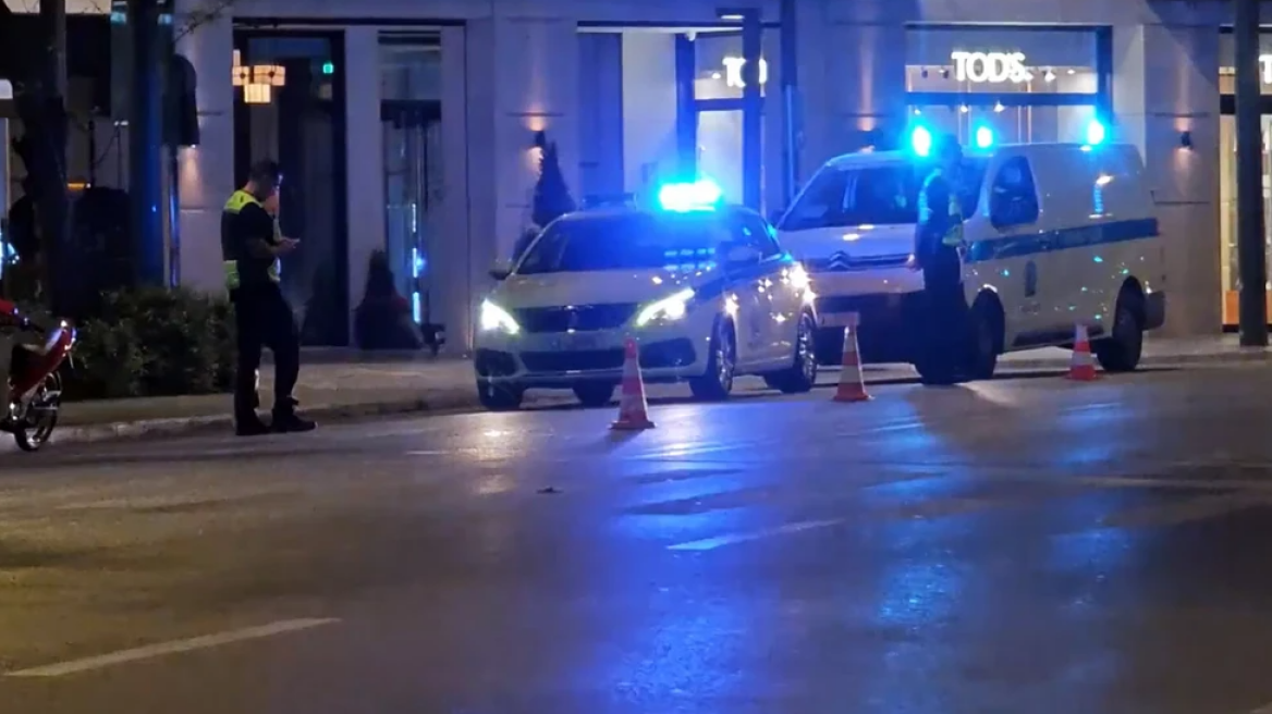 Τροχαίο στην Πανεπιστημίου - Σοβαρά τραυματισμένος ένας δικυκλιστής