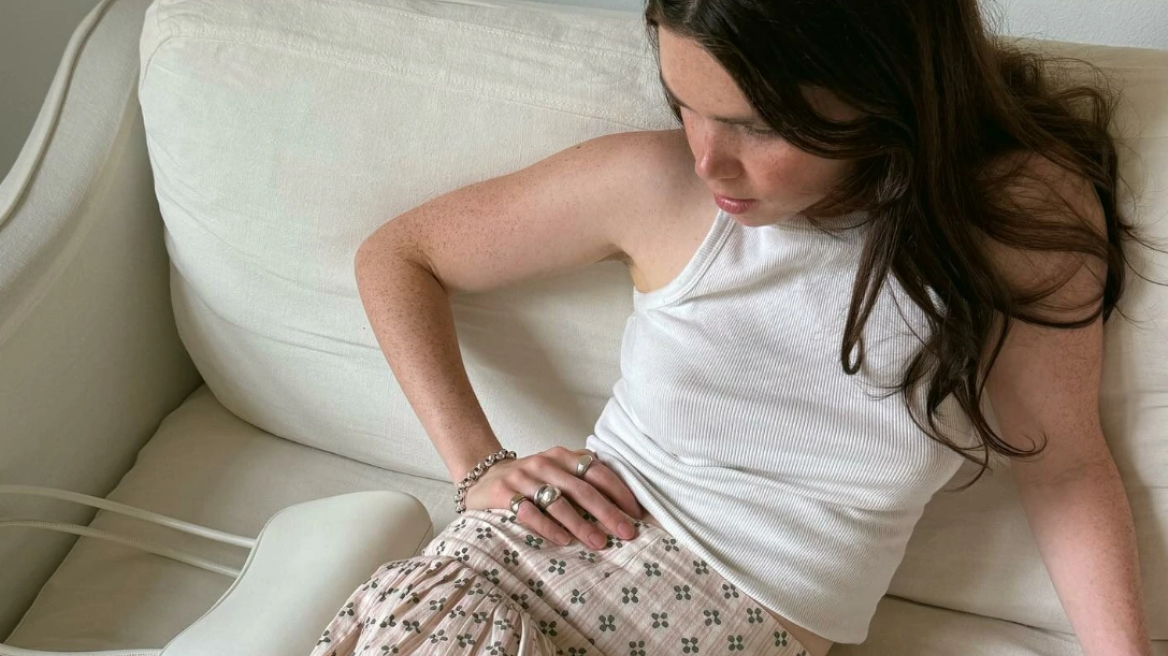 Tank top: Πώς να φορέσετε το πιο απλό και πρακτικό τοπ του καλοκαιριού
