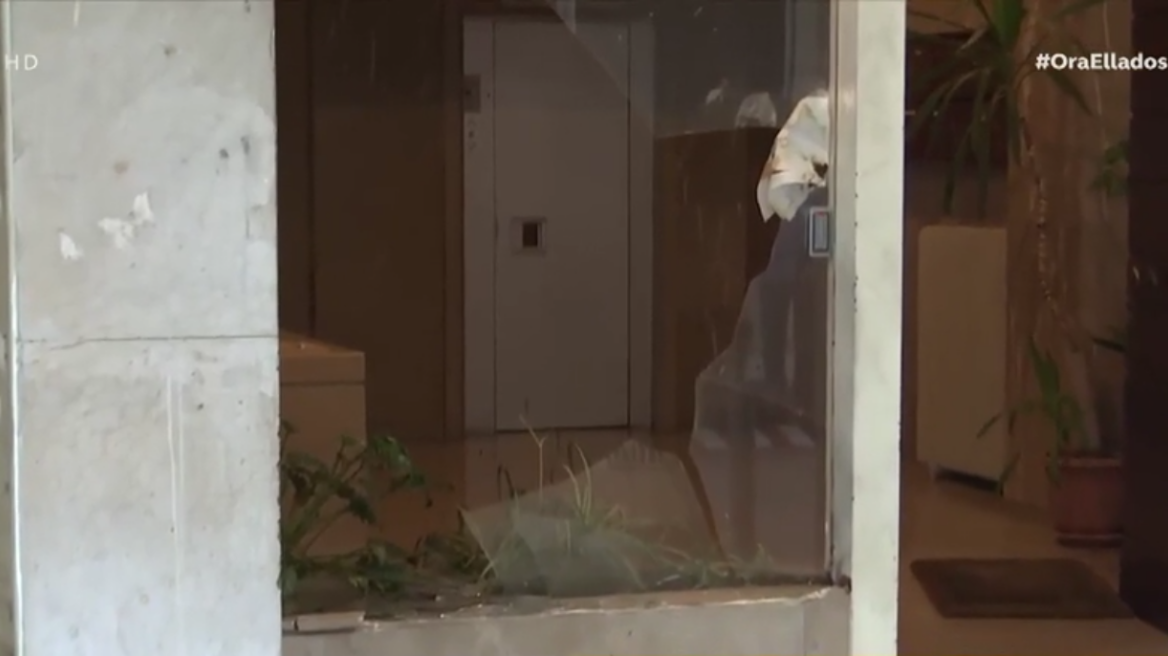 Γκαζάκια στο σπίτι του βουλευτή της ΝΔ, Στράτου Σιμόπουλου, στη Θεσσαλονίκη - Από την έκρηξη προκλήθηκαν ζημιές στην είσοδο
