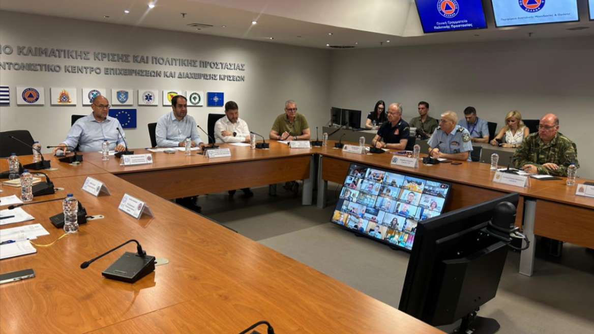 Σε επιφυλακή Πυροσβεστική και ΕΛΑΣ, κλειστά άλση και πάρκα σε «κόκκινες» περιοχές