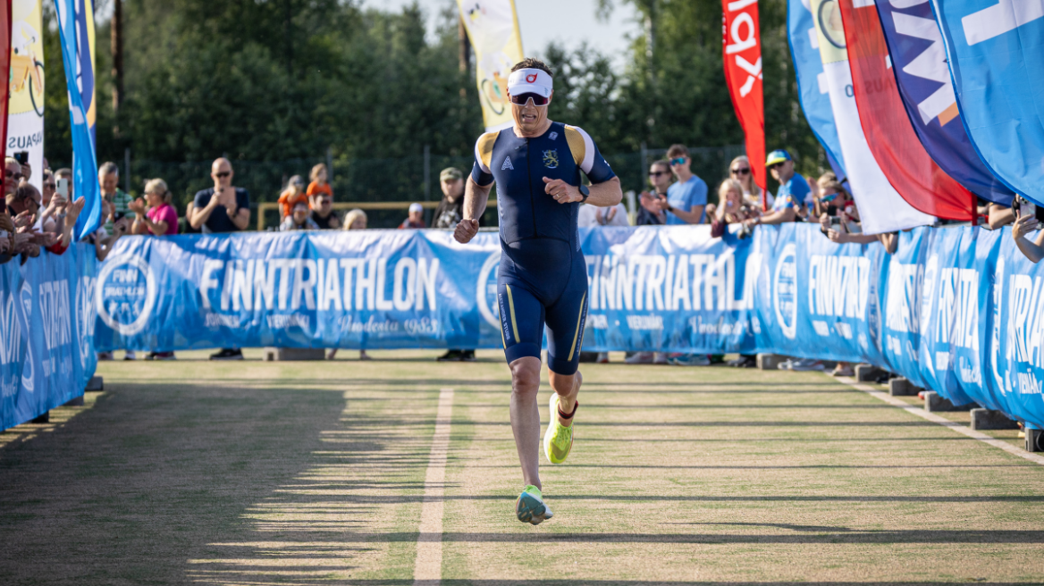 «Υπεραθλητής» ο πρόεδρος της Φινλανδίας: Συμμετείχε κρυφά σε ερασιτεχνικό τρίαθλο και βγήκε δεύτερος - Δείτε βίντεο και φωτογραφίες