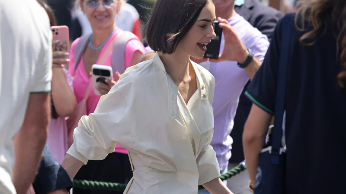 H Λίλι Κόλινς συνδύασε το λευκό φόρεμά της με τις πιο ιδιαίτερες μπαλαρίνες
