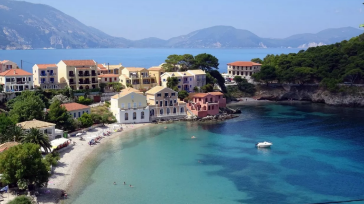 Τουρισμός: Αυξημένα έσοδα, αλλά και «καμπανάκι» από τις πωλήσεις ξενοδοχείων