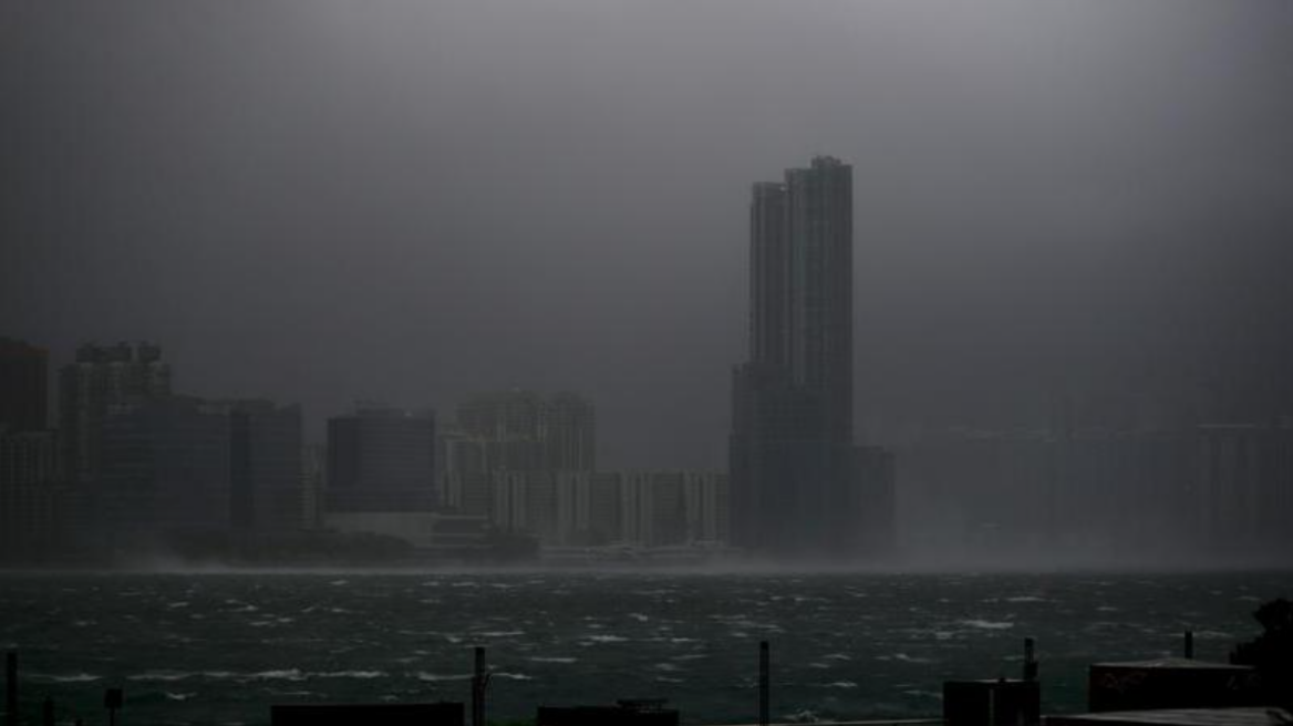 Τυφώνας Wipha: Κόκκινος συναγερμός στο Χονγκ Κονγκ για ανέμους 118 χιλιομέτρων - Χάος στις πτήσεις, δείτε βίντεο