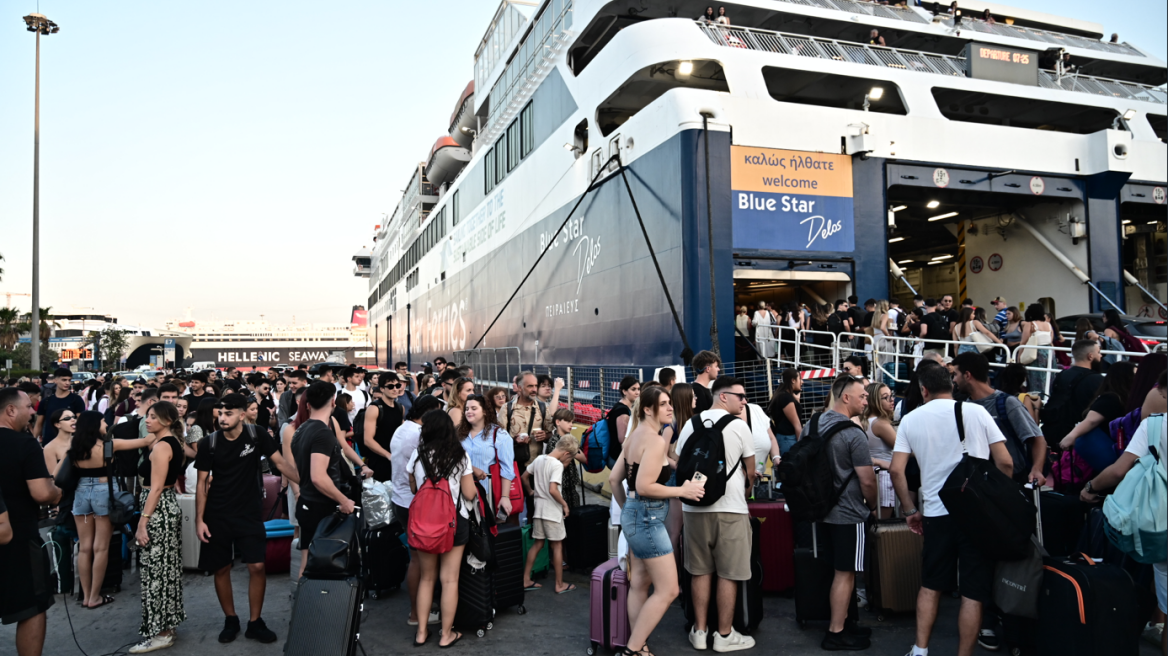 Κίνηση στους δρόμους τώρα live: Μποτιλιάρισμα στο λιμάνι του Πειραιά, αναχωρούν κατά κύματα οι αδειούχοι - Καθυστερήσεις σε Κηφισό, κέντρο και Σκαραμαγκά
