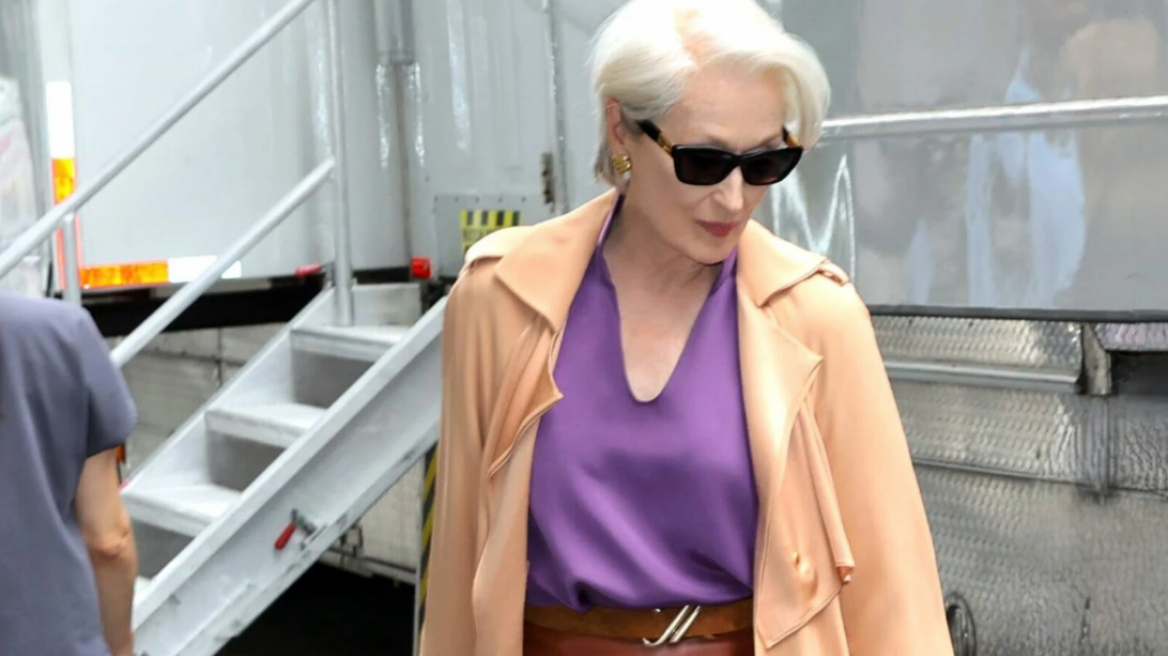 Η εκπληκτική εμφάνιση της Mέριλ Στριπ στο σετ του «Ο διάβολος φοράει Prada 2»
