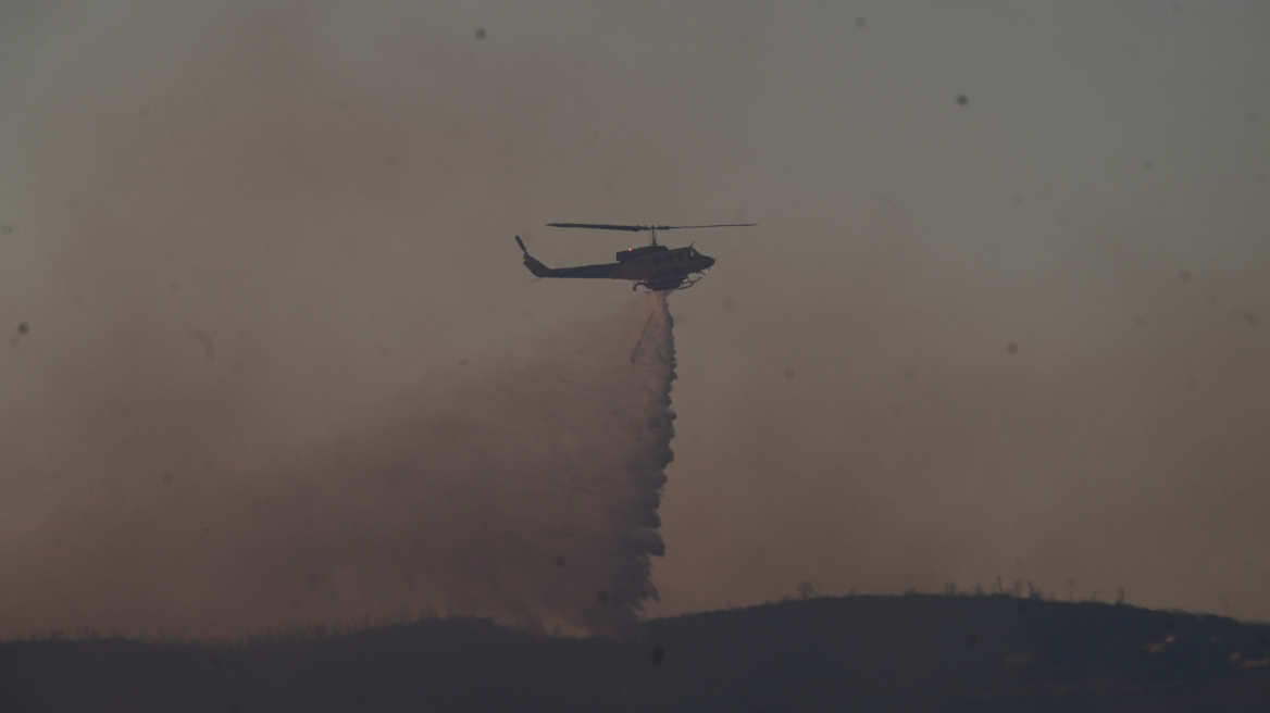 Διάσπαρτες εστίες στο Κρυονέρι - Σηκώθηκαν τα πρώτα εναέρια: Εύβοια, Μεσσηνία, Κύθηρα, Κρήτη τα πιο δύσκολα μέτωπα
