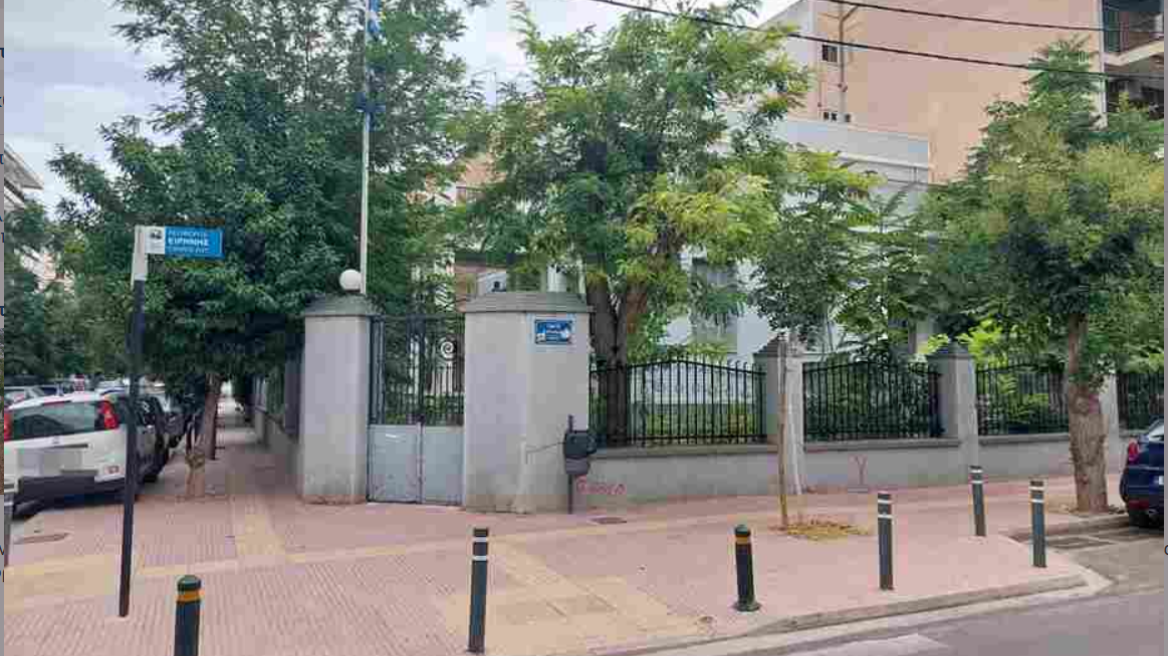 Οικογένεια Εμφιετζόγλου: «Άσφαιρο» το σφυρί για τα Ανάβρυτα, αλλά…εύστοχο για το Ν. Φάληρο