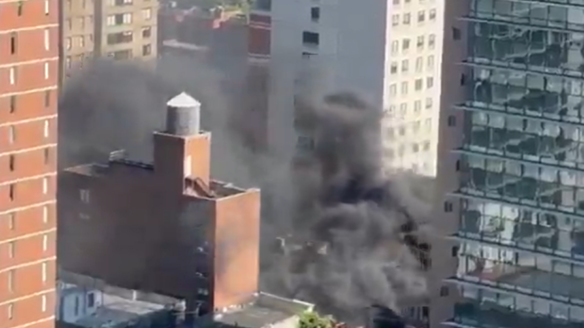 Έκρηξη στο Μανχάταν: Μαύρος καπνός σκέπασε τον ουρανό της Νέας Υόρκης, δείτε βίντεο