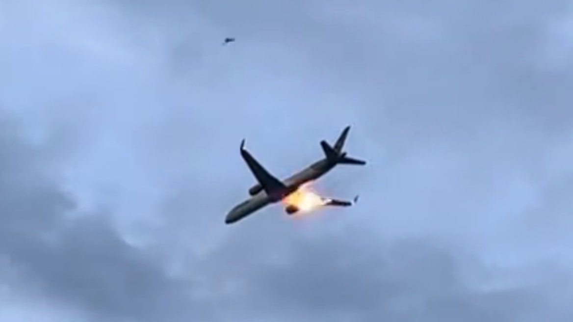 Δείτε βίντεο από την έκρηξη κινητήρα αεροσκάφους πάνω από την Κέρκυρα - Τι σημαίνει ένα τέτοιο συμβάν για την ασφάλεια των επιβατών