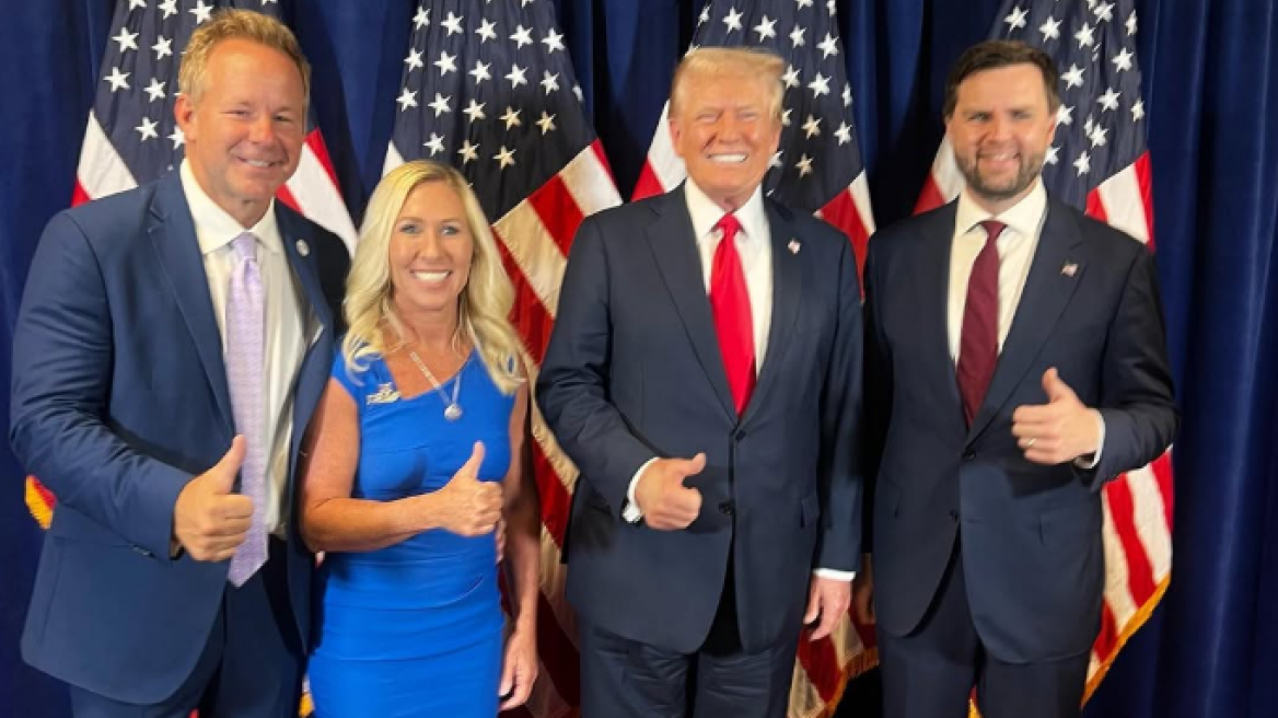 Ποιος είναι ο Μπράιαν Γκλεν, ο δημοσιογράφος που ρώτησε στο Οβάλ Γραφείο για το κοστούμι του Ζελένσκι