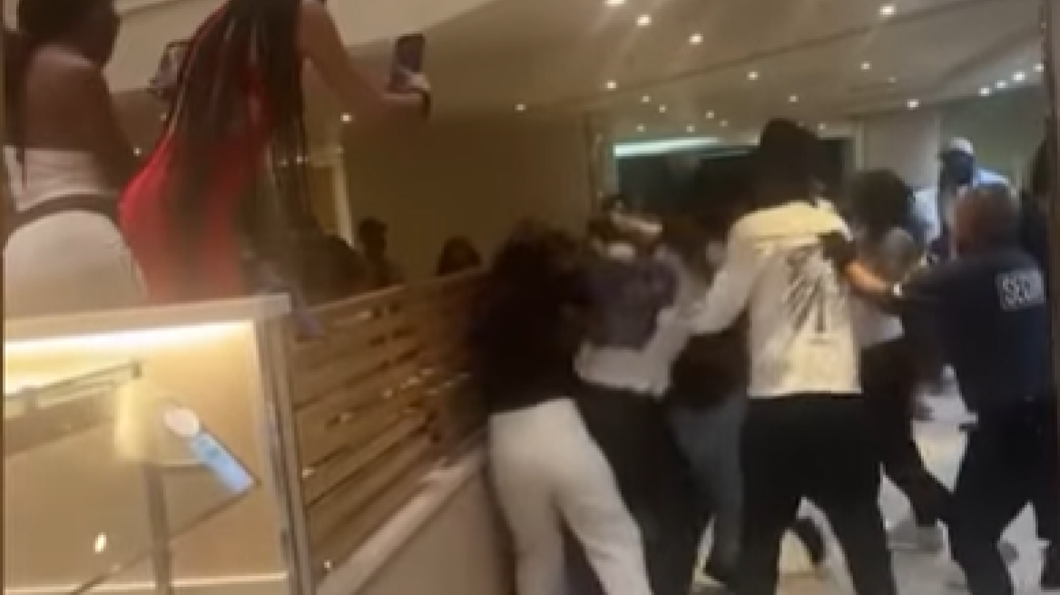Δείτε το βίντεο της συμπλοκής που κατέγραψε επιβάτης.