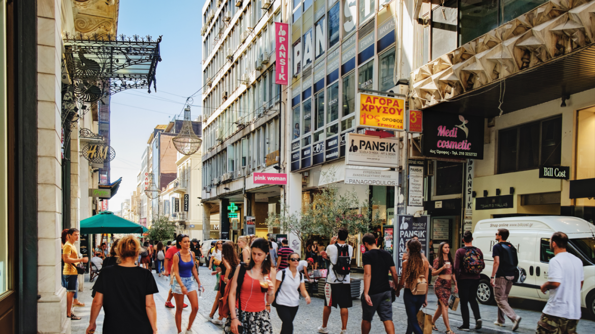 Θερινές εκπτώσεις: Τελείωσαν αλλά συνεχίζουν με προσφορές - Τι λένε οι επιχειρηματίες