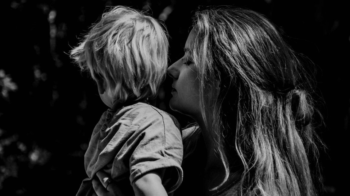 «Πήρα διαζύγιο γιατί και παντρεμένη που ήμουν, μεγάλωνα το παιδί σαν μονογονέας»
