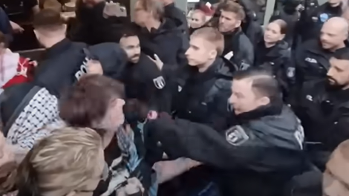 Γερμανία: Αστυνομικός έριξε γροθιά σε ακτιβιστή από την Ιρλανδία που διαδήλωνε κατά του Ισραήλ στο Βερολίνο - Δείτε βίντεο
