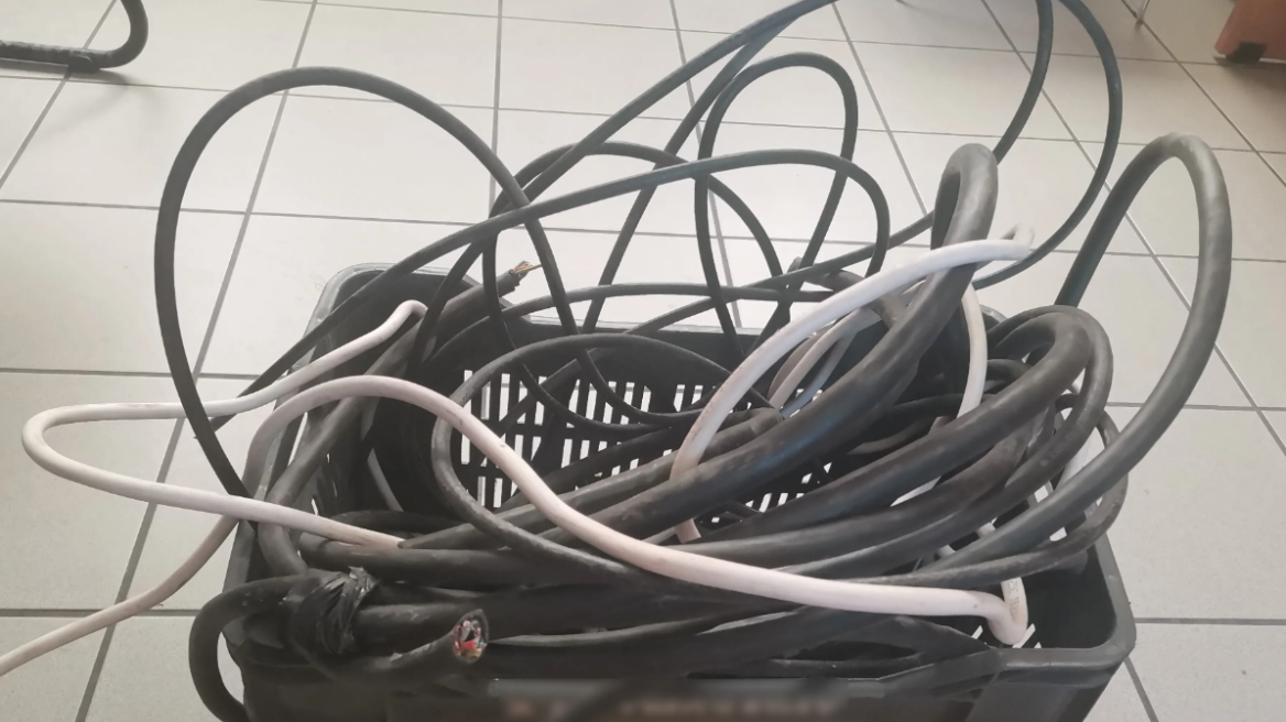 Συνελήφθη 29χρονος για κλοπή καλωδίων τηλεδιοίκησης στον Προαστιακό Αγίων Αναργύρων - Ζημιά 8.500 ευρώ