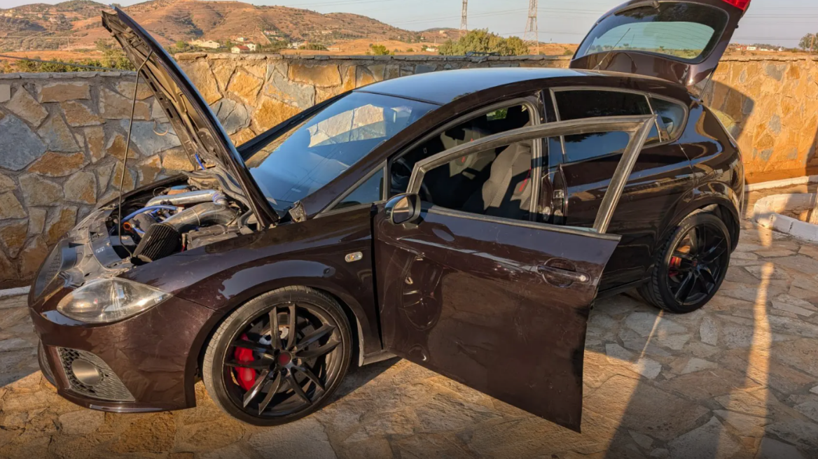 Εξαρθρώθηκε εγκληματική ομάδα που έκλεβε αυτοκίνητα στην Αττική - Συνελήφθησαν πέντε άτομα, δείτε φωτογραφίες