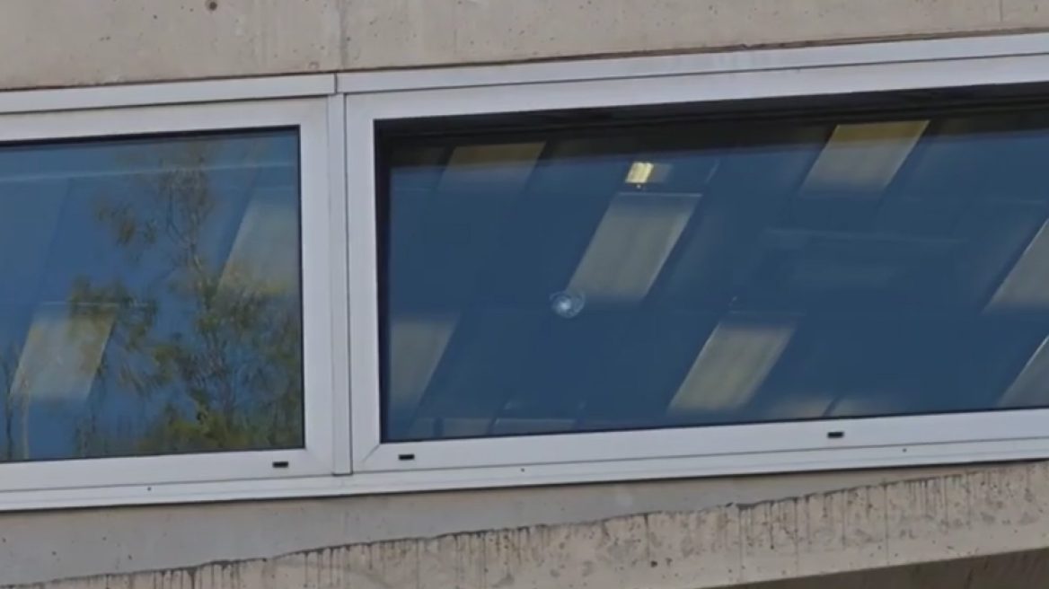 Συναγερμός στην ΕΛΑΣ: Τρύπες από σφαίρες εντοπίστηκαν στο κτήριο του ΚΕΦΟΔΕ στον Ταύρο
