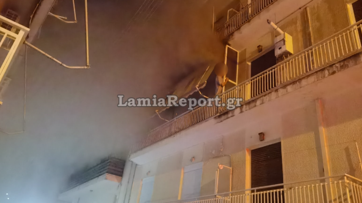 Λαμία: Οικογένεια κινδύνεψε από φωτιά σε διαμέρισμα - Έξι άτομα στο νοσοκομείο
