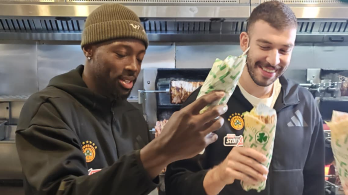 Παναθηναϊκός: Ρογκαβόπουλος και Γκραντ έγιναν... τυλιχτές σε σουβλατζίδικο στη Μελβούρνη
