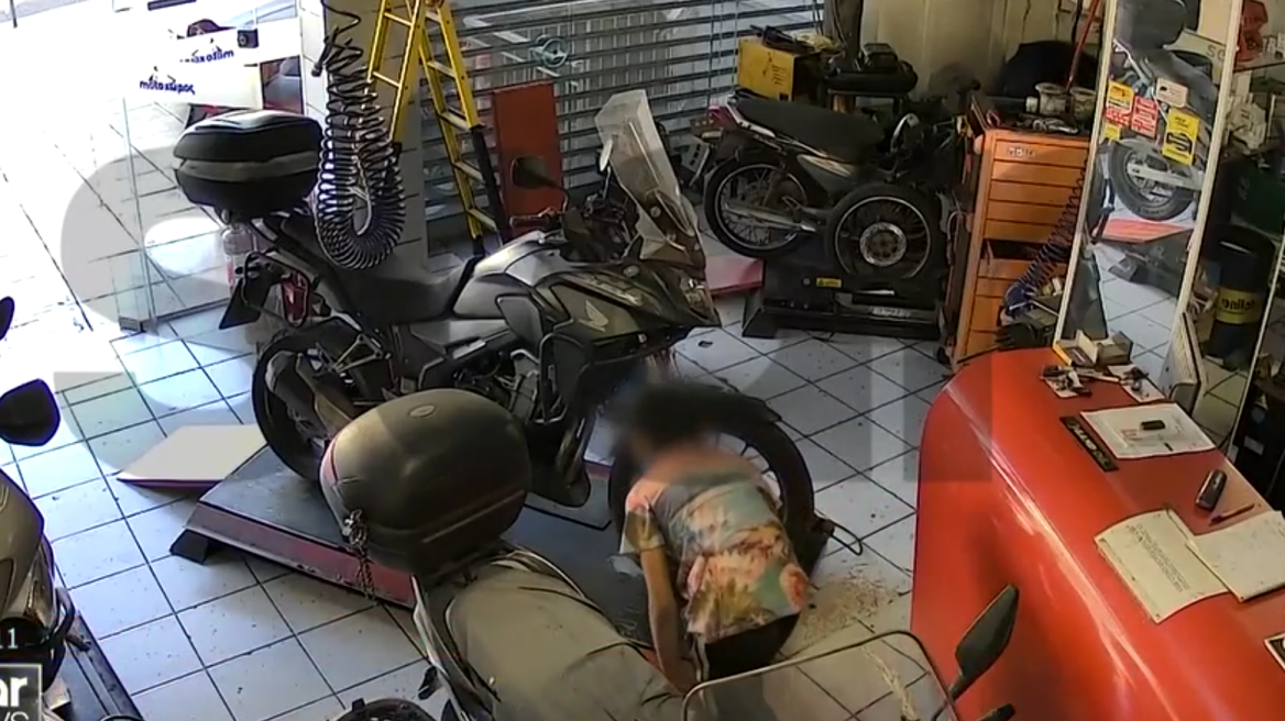 Βίντεο: Ρομά έκλεψε συνεργείο στην Αττική ενώ ήταν μέσα ο ιδιοκτήτης