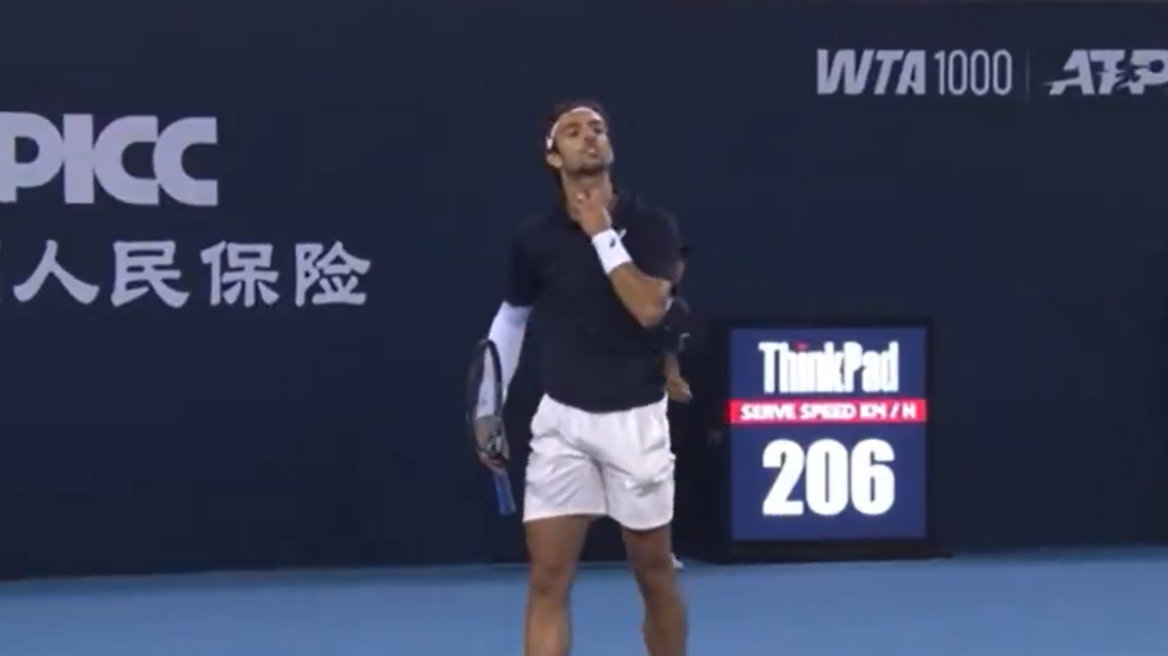 «Αυτοί οι γαμ...οι Κινέζοι όλο βήχουν» - Κατηγορούν για ρατσισμό τον Ιταλό τενίστα Λορέντζο Μουζέτι μετά το ξέσπασμά του στο China Open