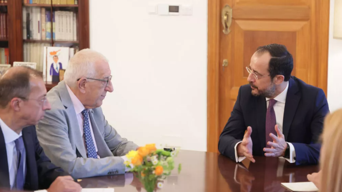 Χριστοδουλίδης σε Κακλαμάνη: Κινητικότητα στο Κυπριακό, αλλά οι αποφάσεις λαμβάνονται στην Άγκυρα» 
