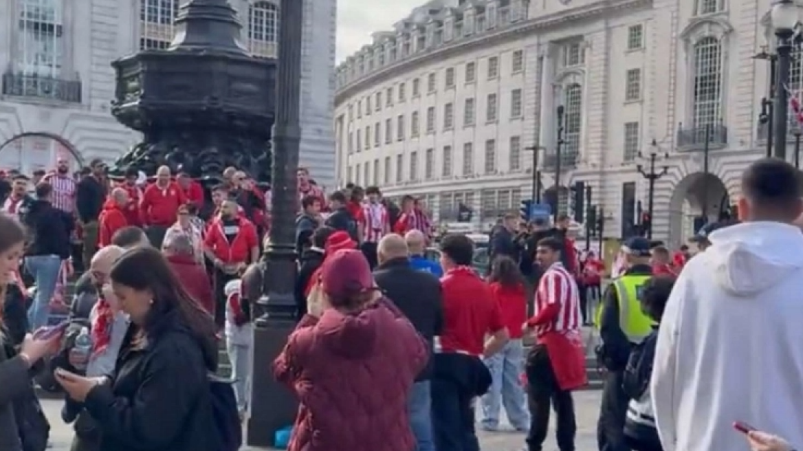 «Κοκκινίζει» το Λονδίνο, συγκέντρωση στο Πικαντίλι και πορεία προς το γήπεδο της Άρσεναλ από τους οπαδούς του Ολυμπιακού - Βίντεο 