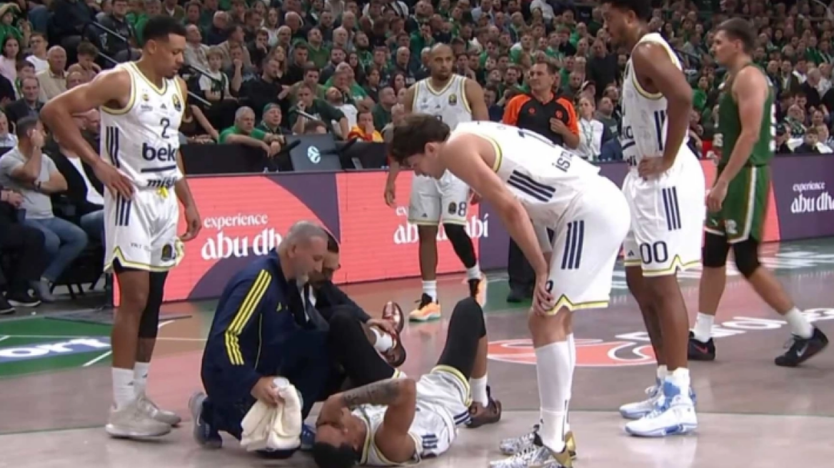 Euroleague: Ο Μπόστον της Φενέρ γύρισε το πόδι του μετά από σύγκρουση με συμπαίκτη του στο παιχνίδι με την Ζάλγκιρις - Βίντεο