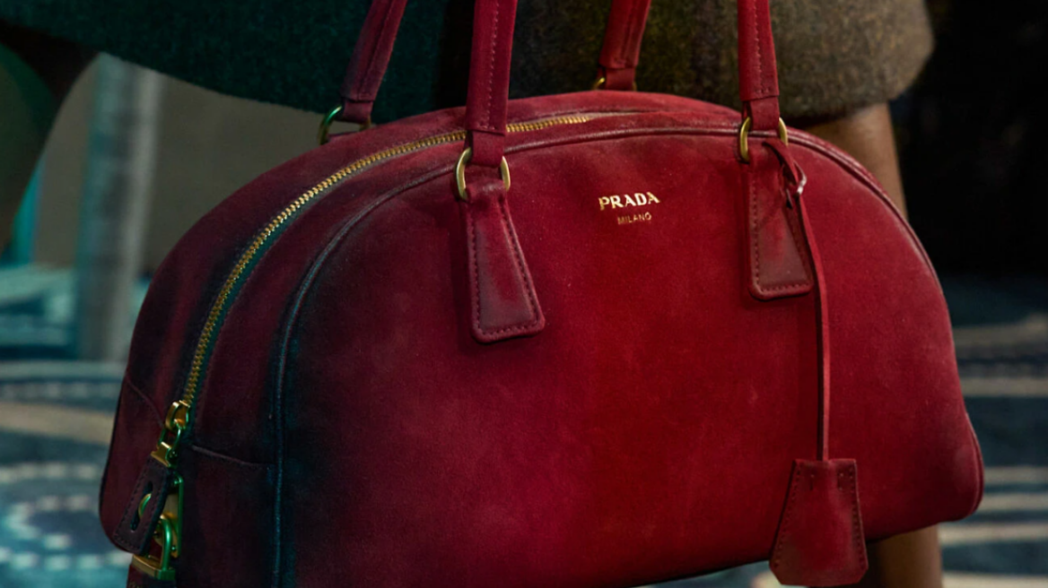 Δέκα σουέτ τσάντες για τη φθινοπωρινή σας shopping list
