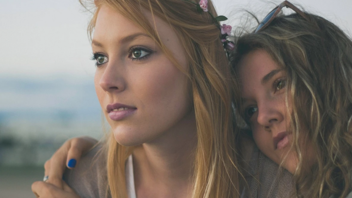 Η τοξική φίλη που πρέπει να βγάλουμε άμεσα από τη ζωή μας, σύμφωνα με μια ψυχίατρο
