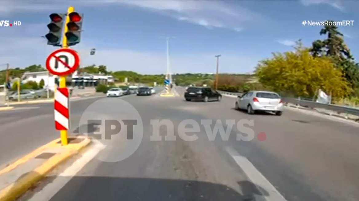 Σφοδρό τροχαίο στη Ρόδο: Οδηγός παραβίασε το «κόκκινο» και έπεσε σε άλλο όχημα, δείτε βίντεο