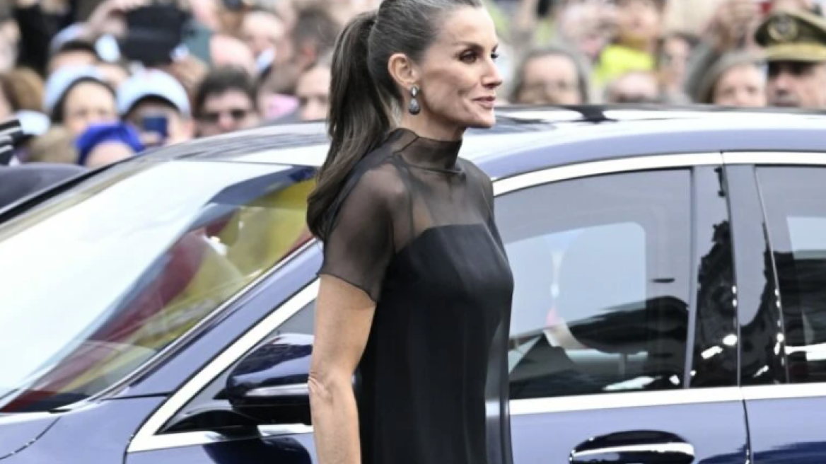 Η βασίλισσα Λετίσια φόρεσε διαφάνεια με τον πιο κομψό τρόπο
