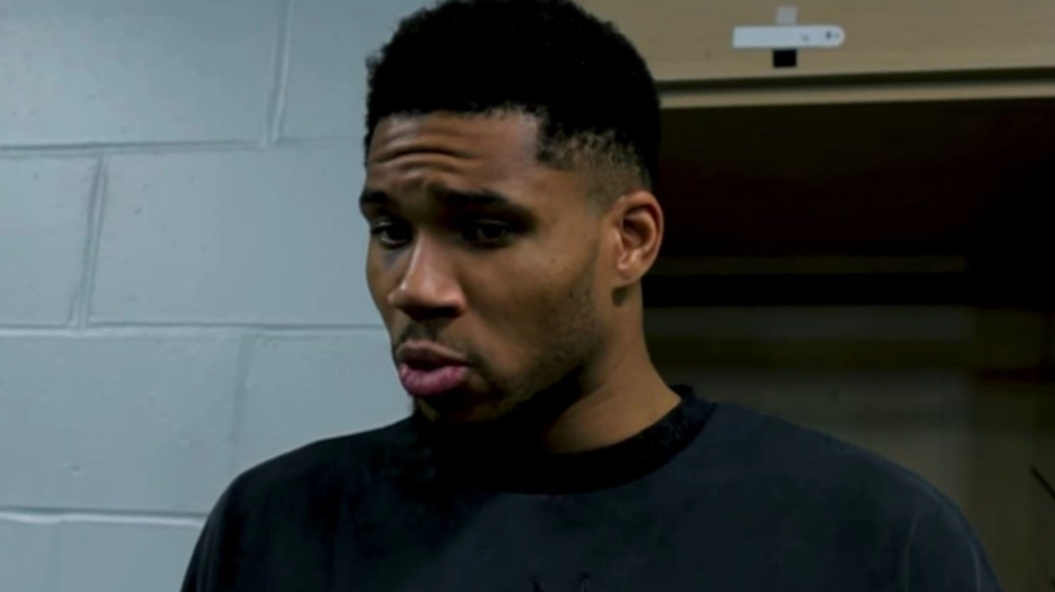 Ο Αντετοκούνμπο αποκάλυψε γιατί είπε «σιωπή» στους φιλάθλους των Πέισερς: Εντάξει να αποδοκιμάζουν τους Μπακς, αλλά τον Μάιλς Τέρνερ;
