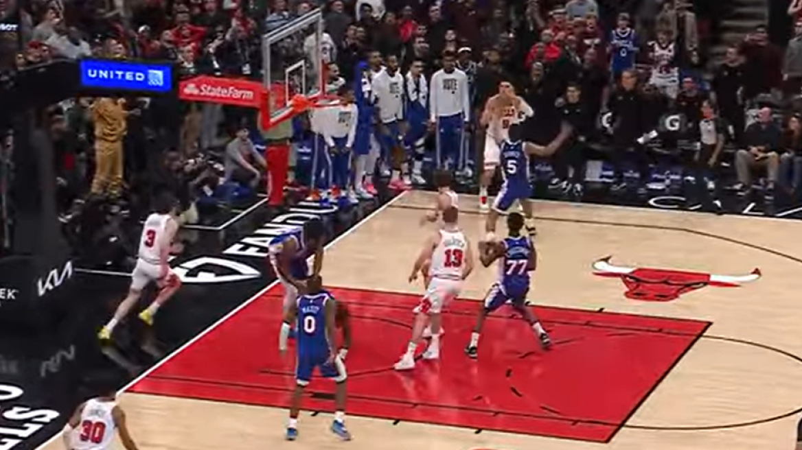 Οι Μπουλς γύρισαν από το -24 και κέρδισαν τους Σίξερς (113-111) με τρίποντο του Βούτσεβιτς στο φινάλε