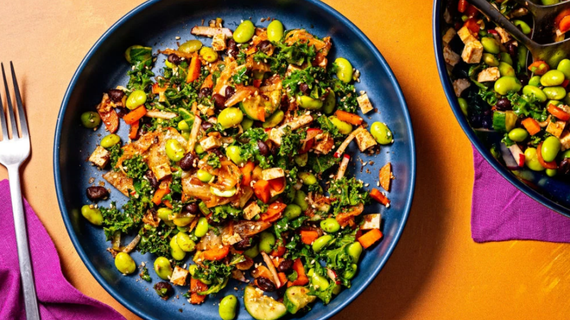 Οι τροφές που πρέπει να συμπεριλάβετε στη διατροφή σας για να αποτρέψετε το γκριζάρισμα των μαλλιών
