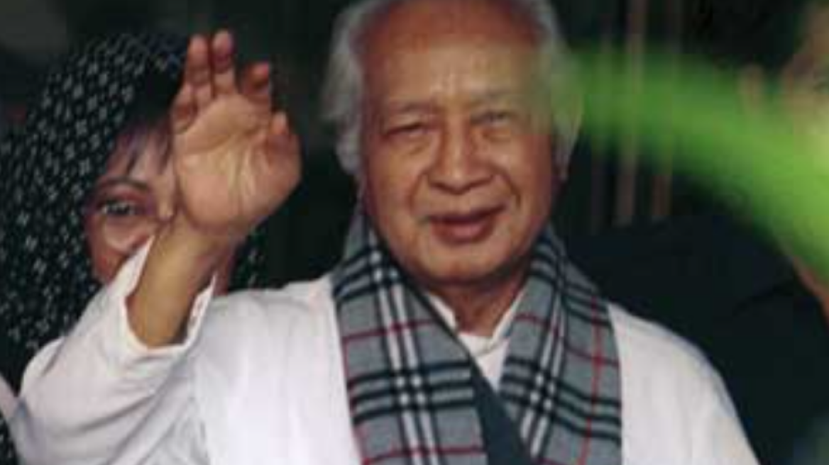 «Εθνικός ήρωας» στην Ινδονησία ο πρώην δικτάτορας Σουχάρτο «Εθνικός ήρωας» στην Ινδονησία ο πρώην δικτάτορας Σουχάρτο