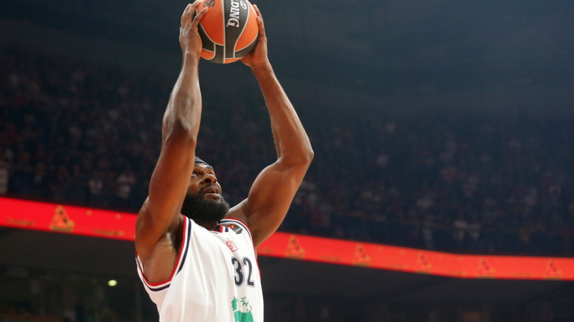 Χάνει το παιχνίδι με τον Ολυμπιακό ο Νίμπο: Γλίστρησε στα αποδυτήρια και χτύπησε στο κεφάλι ο Αμερικανός 