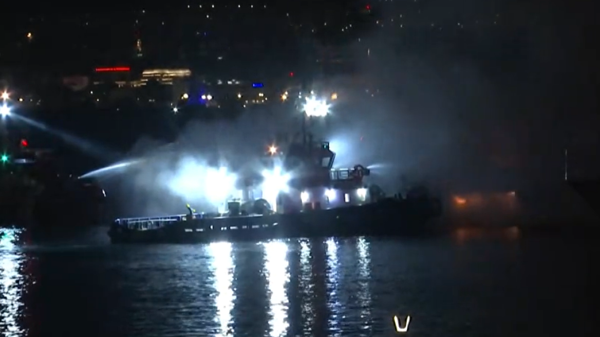 Φωτιά τα ξημερώματα σε 3 σκάφη στην Ακτή Θεμιστοκλέους  